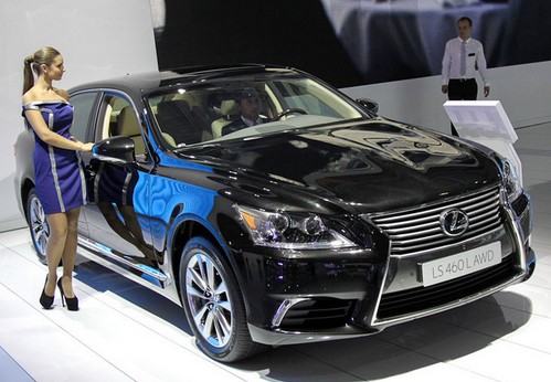 Стала известна стоимость нового Lexus LS 460 на российском рынке